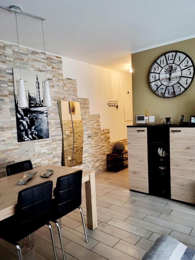 Varese Prime: Central Apartment with AC and Parking Near Train Station Exterior photo