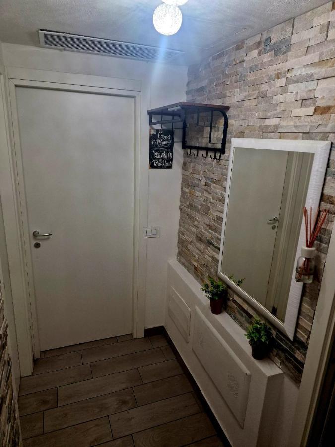 Varese Prime: Central Apartment with AC and Parking Near Train Station Exterior photo