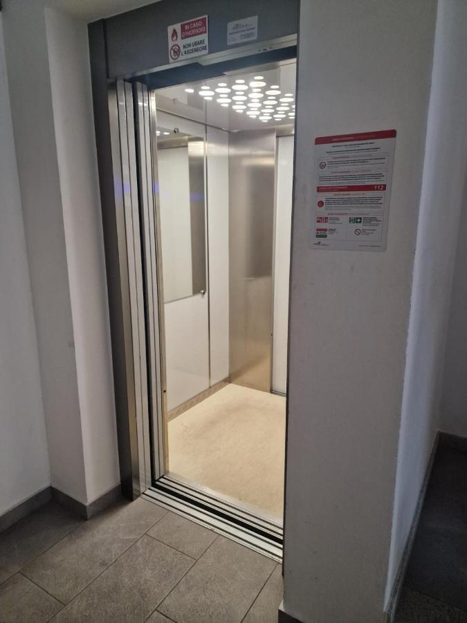 Varese Prime: Central Apartment with AC and Parking Near Train Station Exterior photo