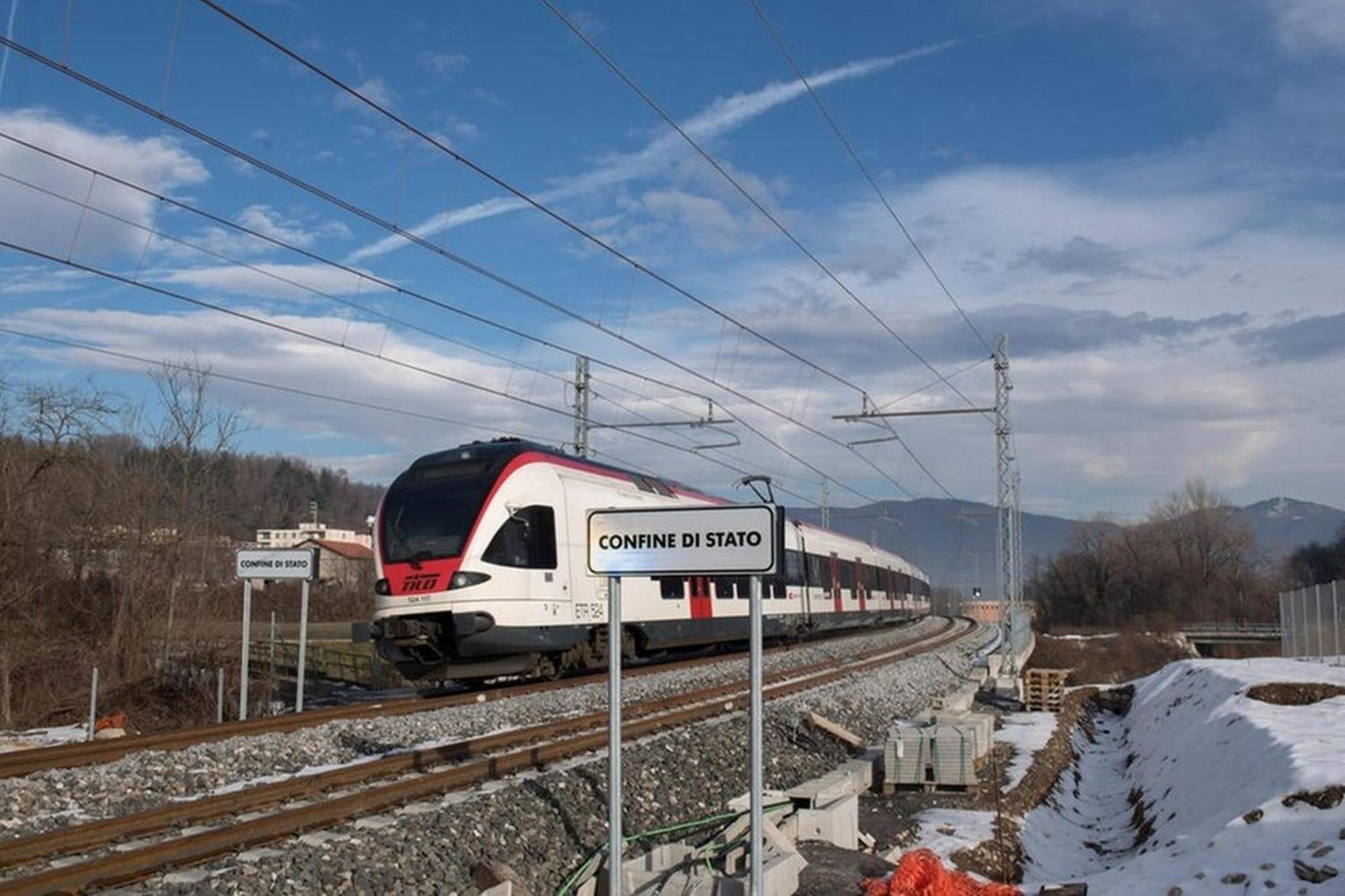 Varese Prime: Central Apartment with AC and Parking Near Train Station Exterior photo
