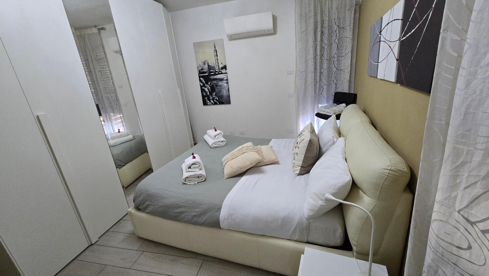Varese Prime: Central Apartment with AC and Parking Near Train Station Exterior photo