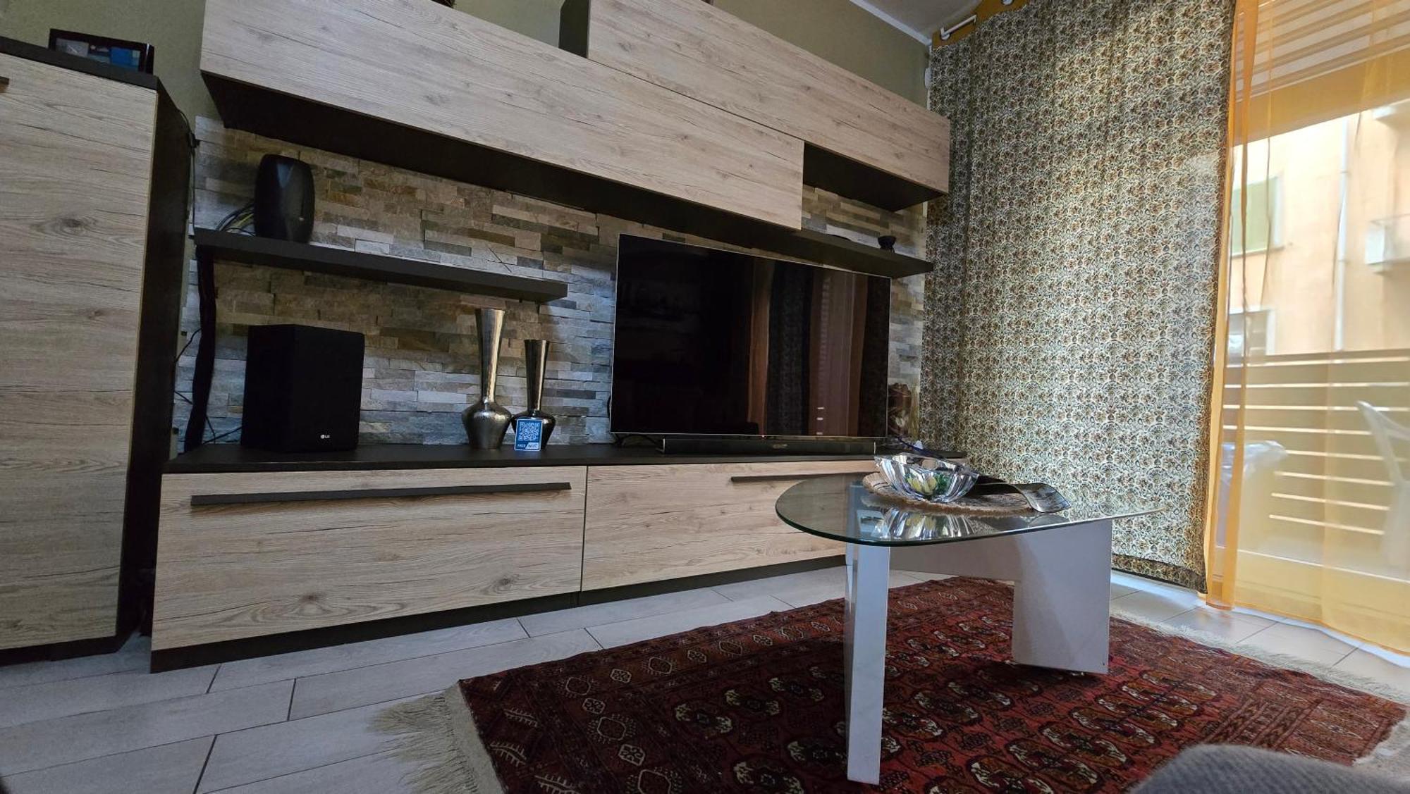 Varese Prime: Central Apartment with AC and Parking Near Train Station Exterior photo