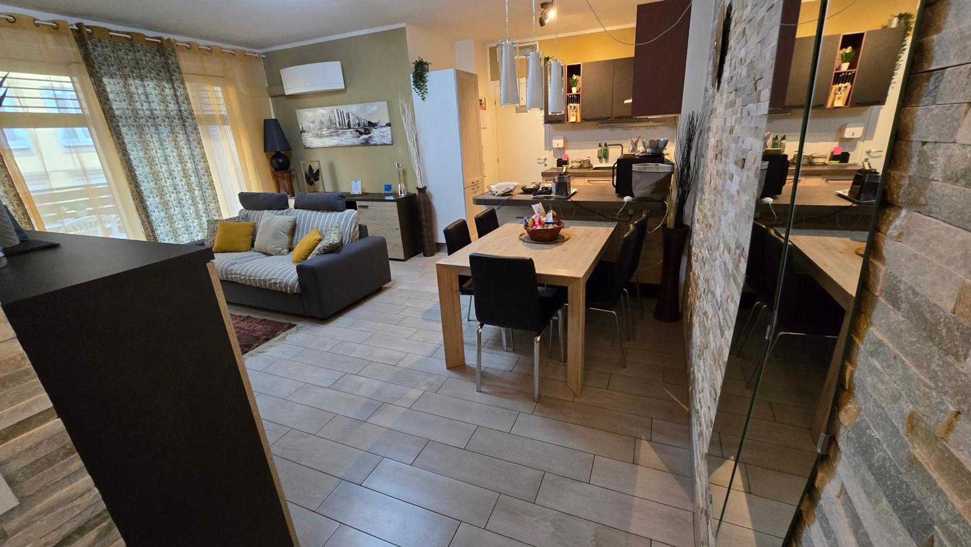 Varese Prime: Central Apartment with AC and Parking Near Train Station Exterior photo