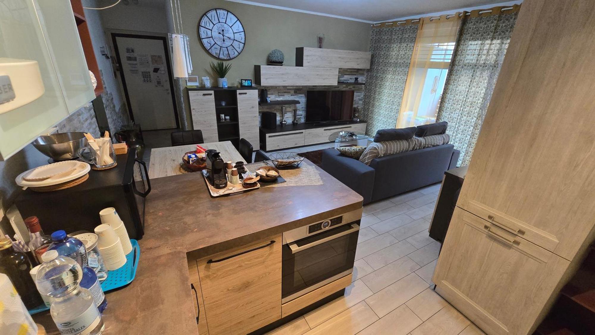 Varese Prime: Central Apartment with AC and Parking Near Train Station Exterior photo