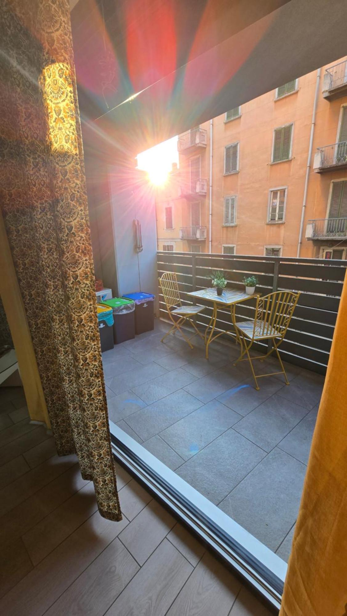 Varese Prime: Central Apartment with AC and Parking Near Train Station Exterior photo